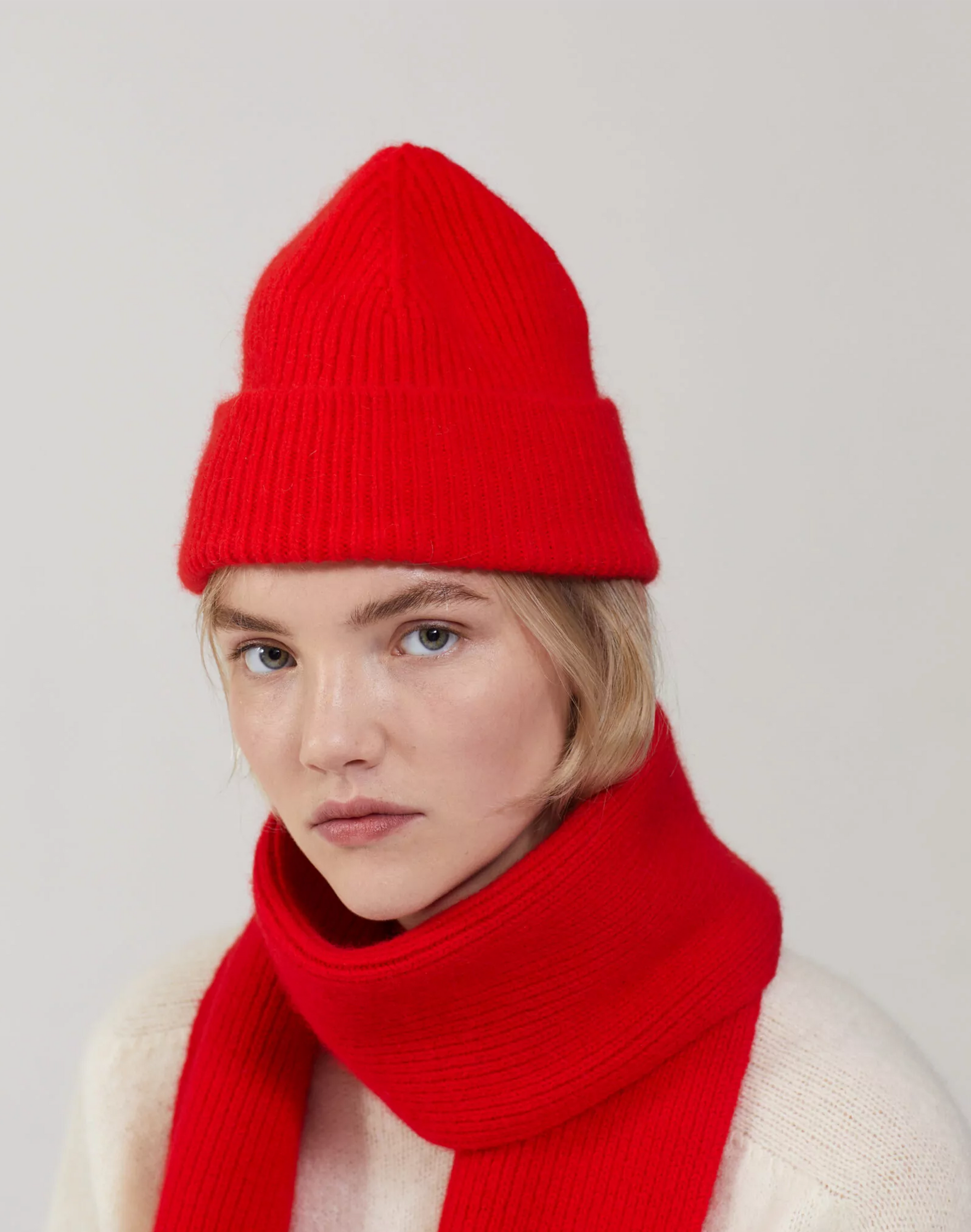 Le Bonnet Schal in Crimson, Tragebild