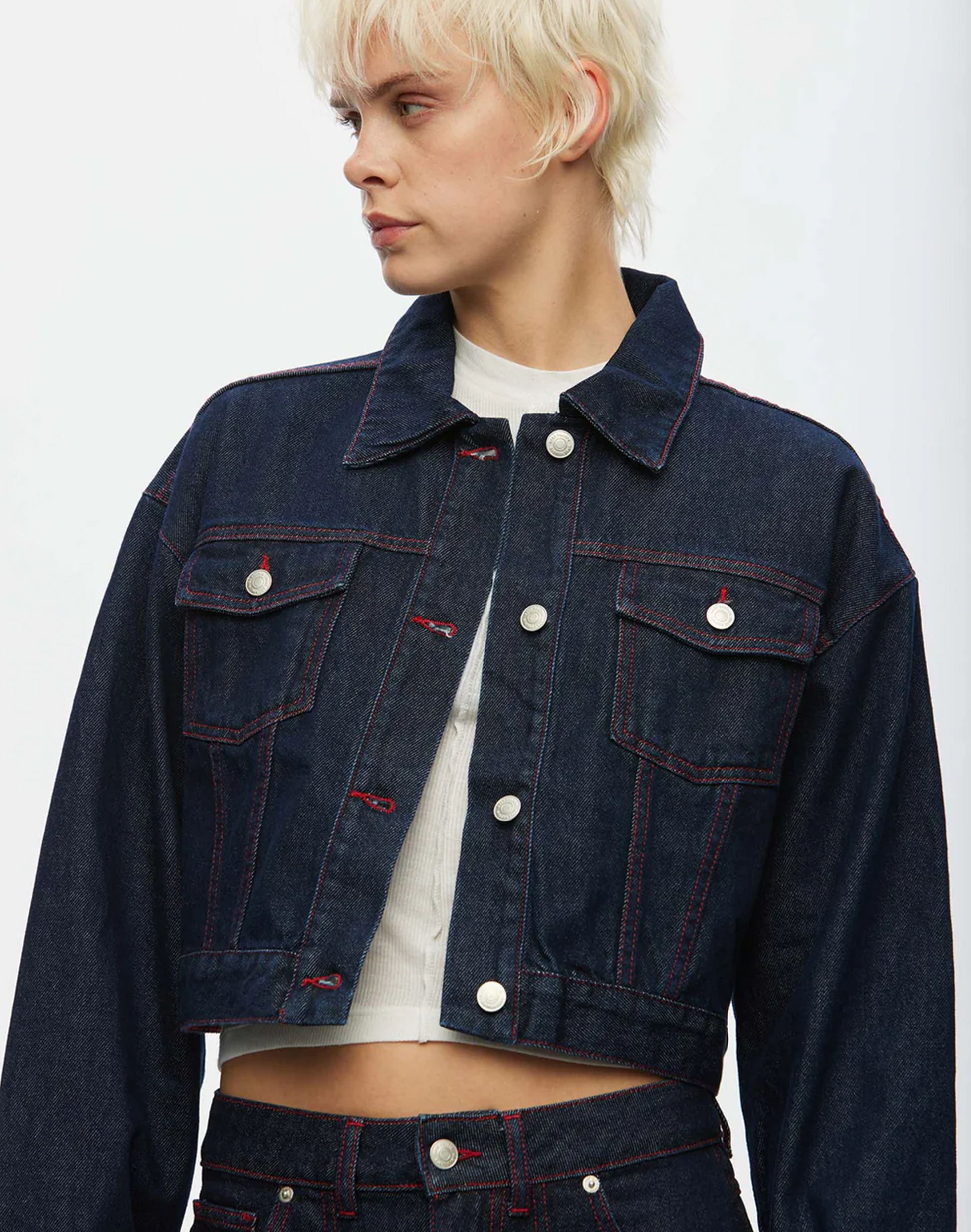 Oval Square Wonder Jeansjacke in Blau, Tragebild Frontal