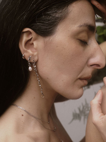 Maria Black Orion Ohrring in silber, Tragebild