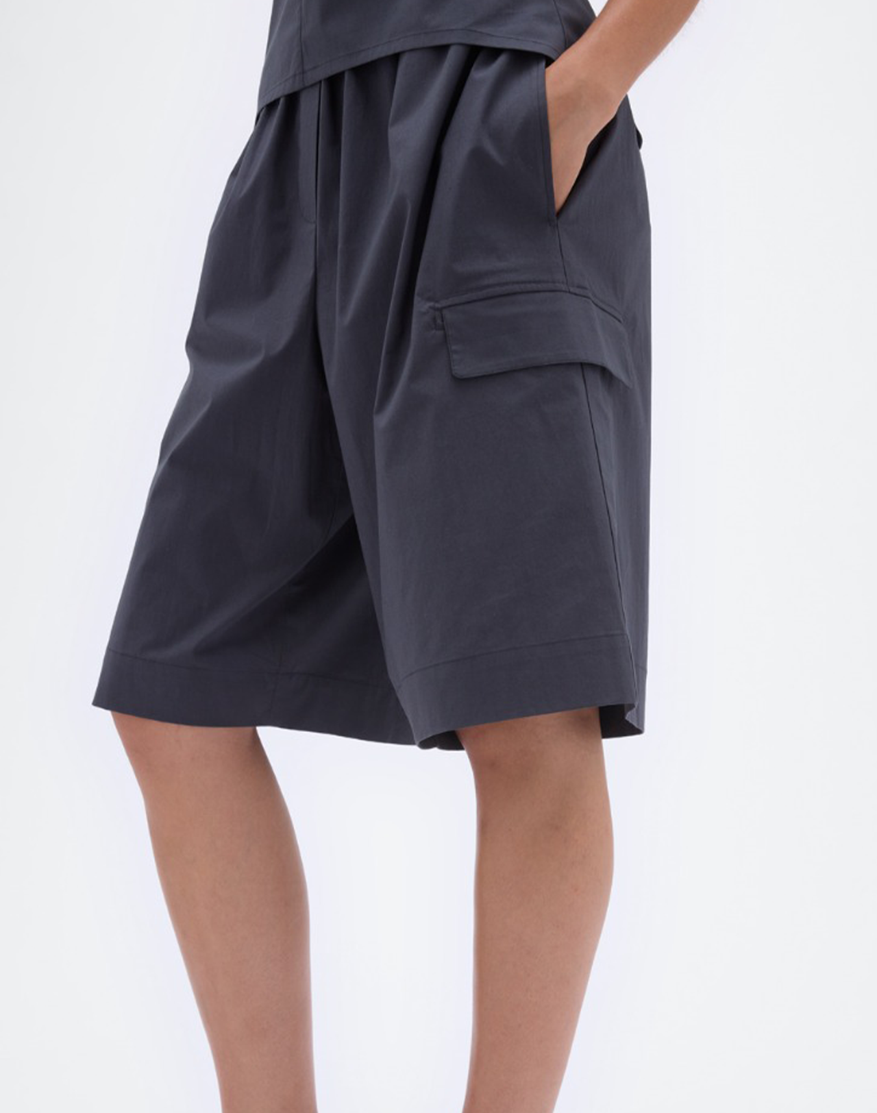 Remain Basketball Shorts in Grau, Ansicht Frontal