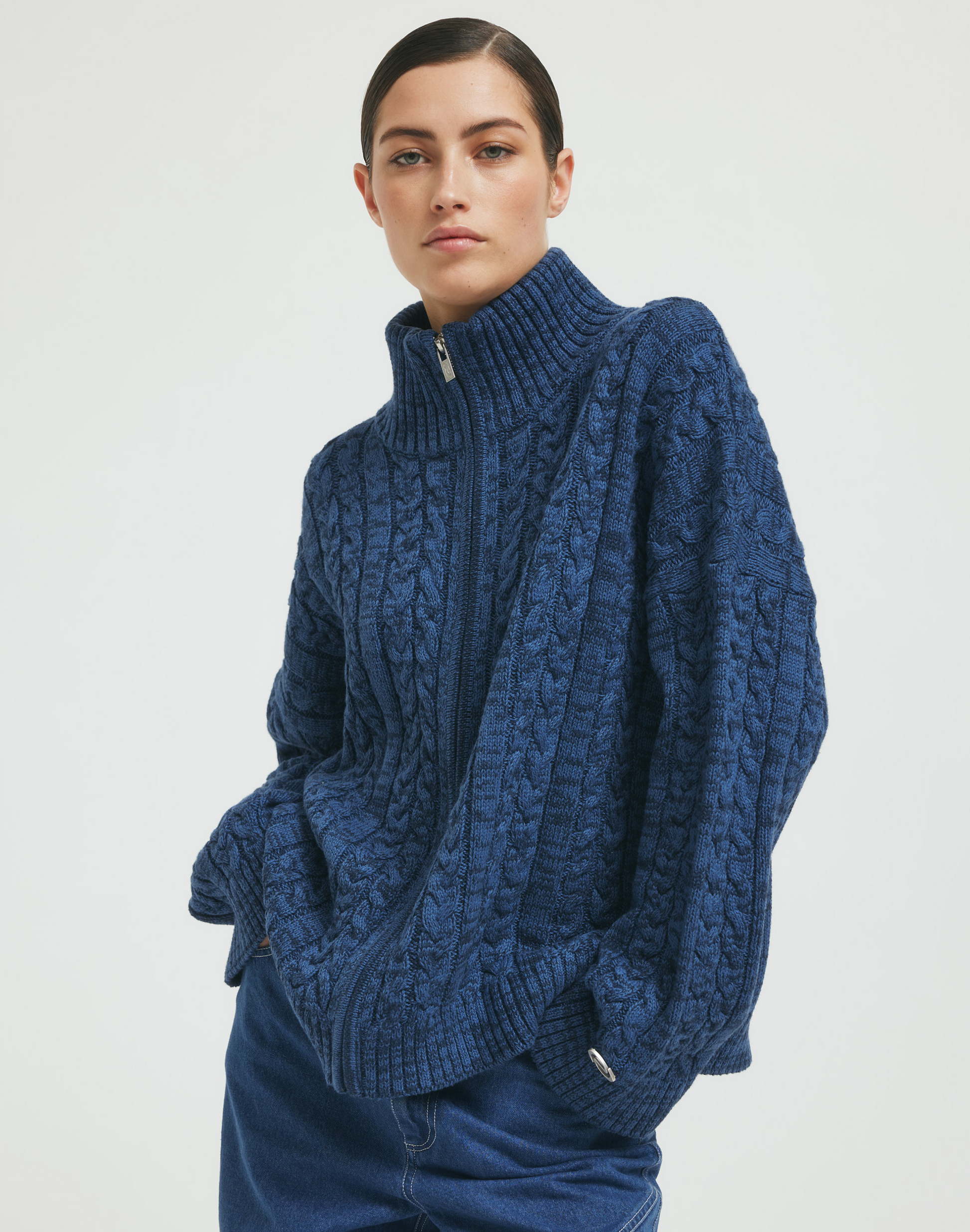 Resume Cassidy Cardigan in Blau, Tragebild Frontal