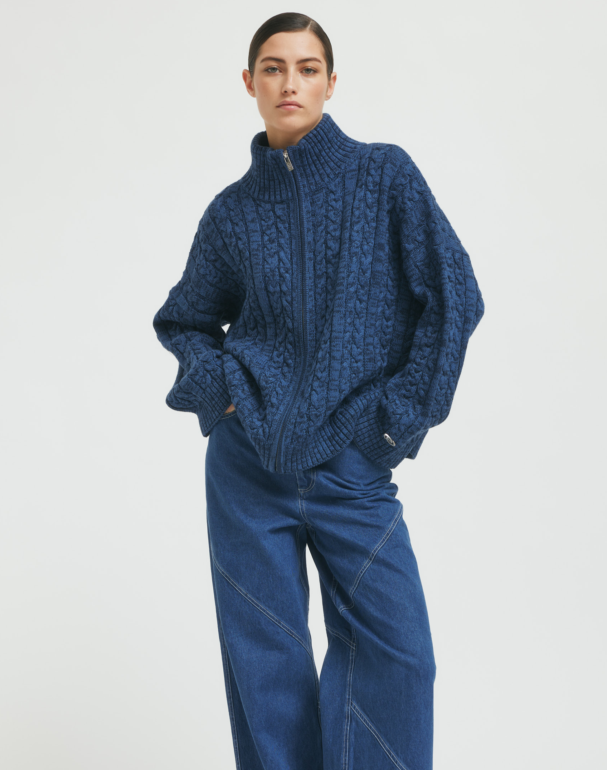 Resume Cassidy Cardigan in Blau, Tragebild Frontal