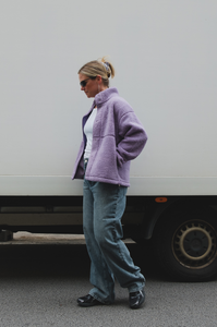 Samsoe Samsoe Tamara Fleecejacke in Flieder, Tragebild Seite