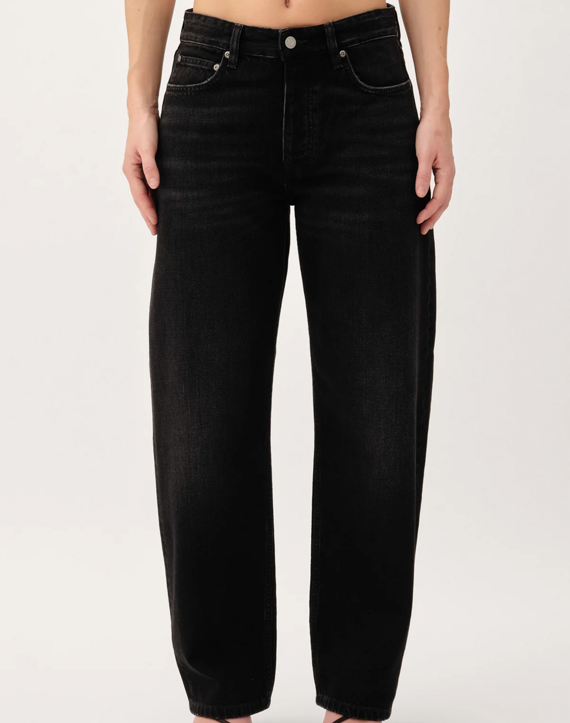 Won Hundred Alexandra Jeans in Original Black, Tragebild Frontal