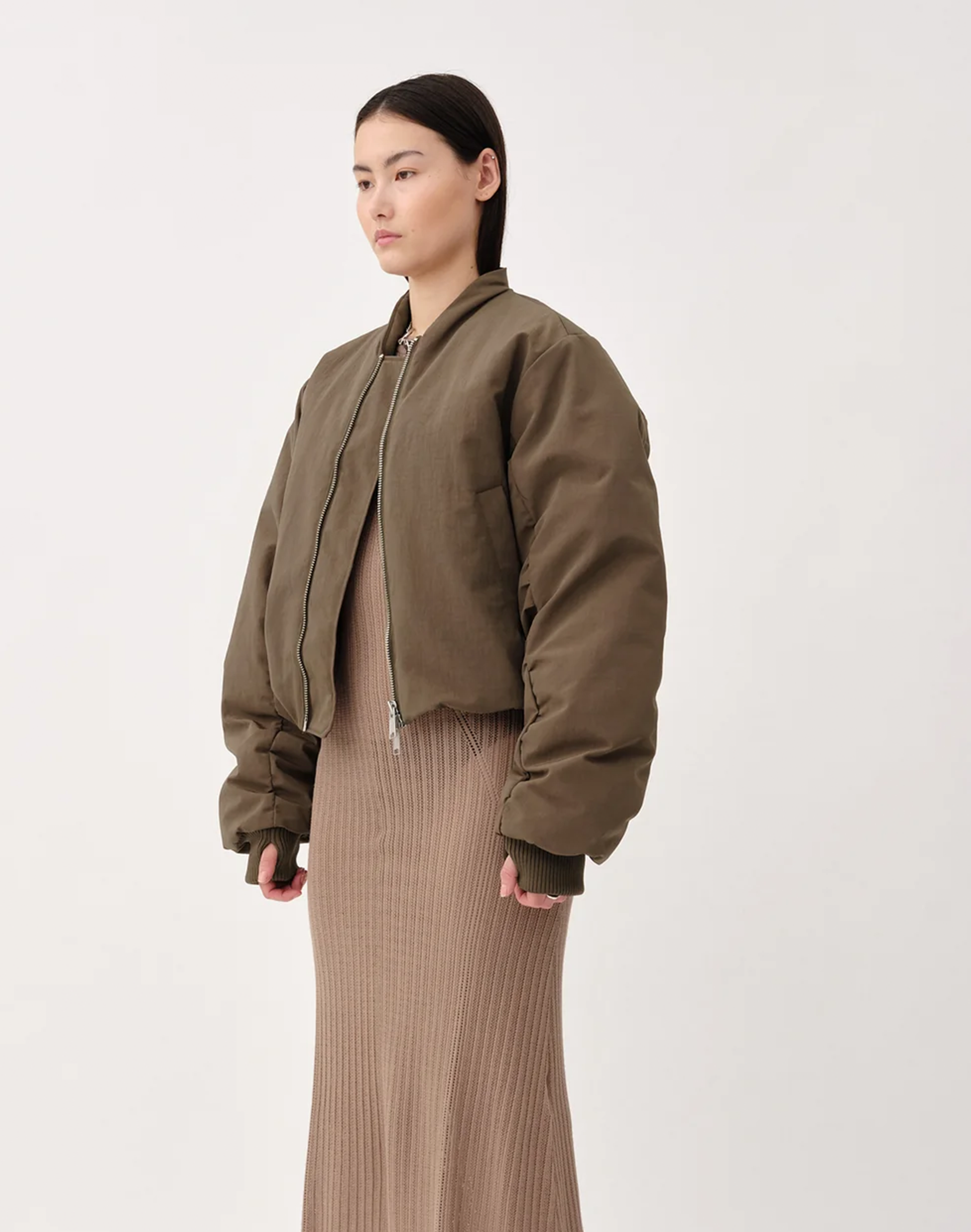 Won Hundred Opal Jacke in Black Olive, Tragebild Seite